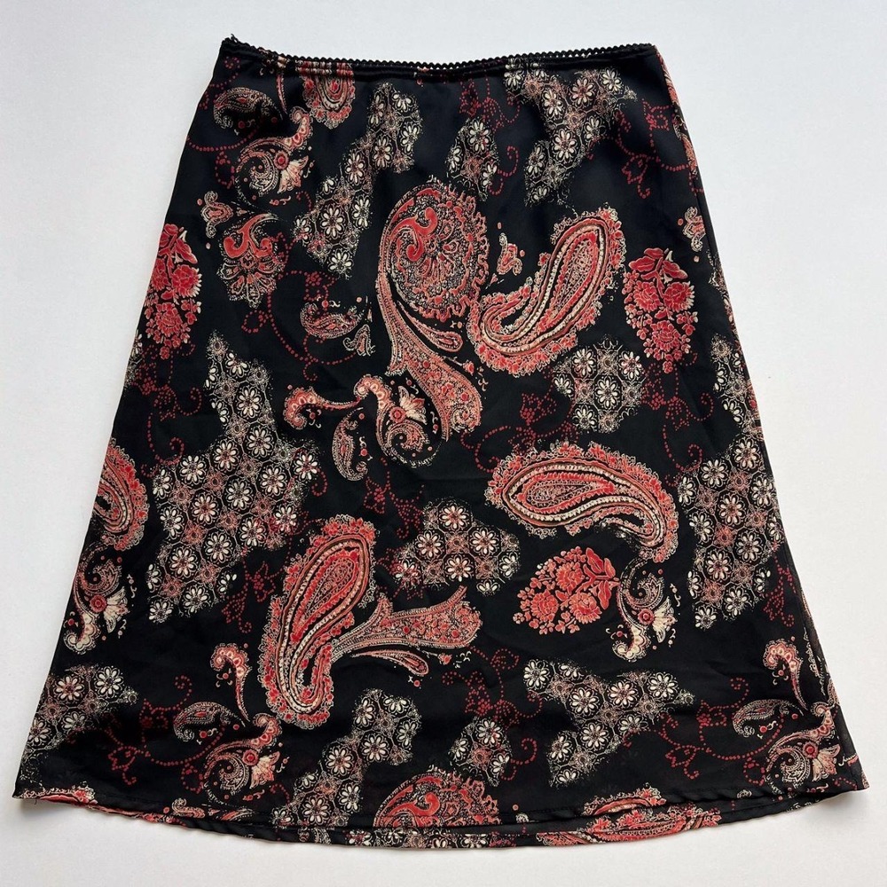 2000s Dressbarn Black & Red Paisley Slip Midi Skirt‎
